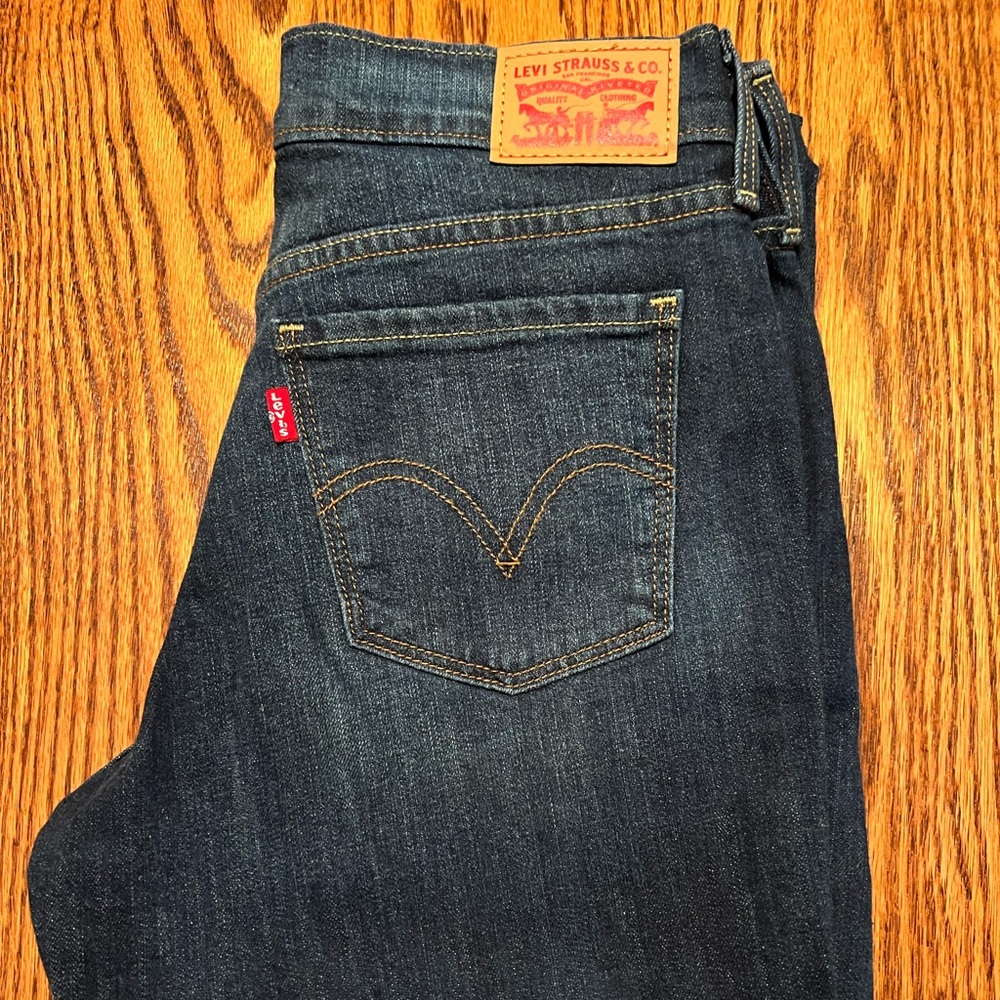 Size 2 Women’s Levi jeans